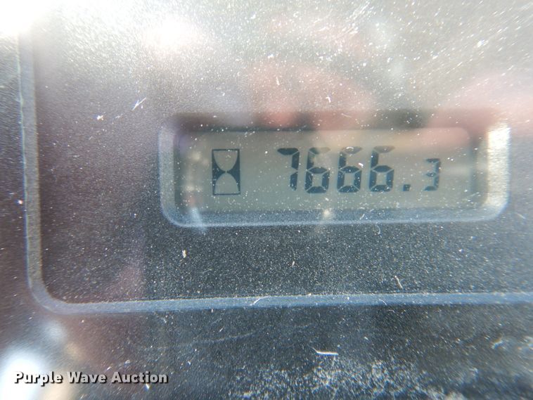 image for item DN2642 2002 John Deere 6405  tractor