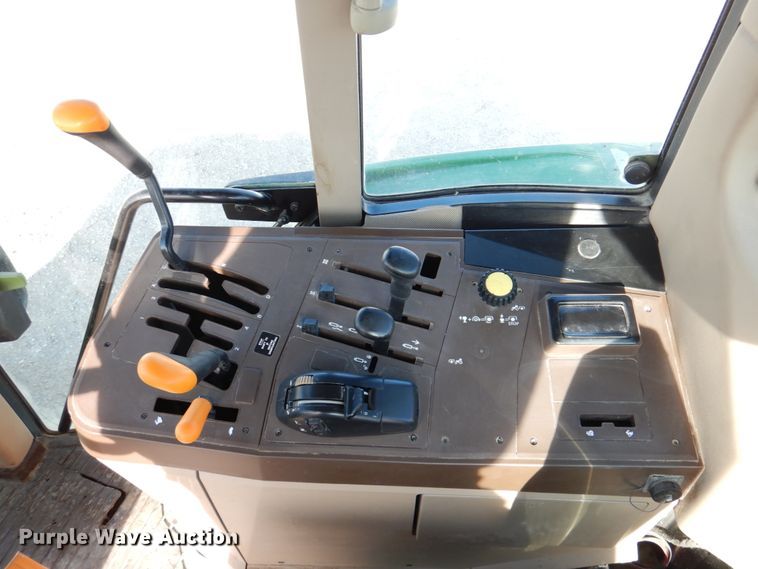 image for item DN2642 2002 John Deere 6405  tractor