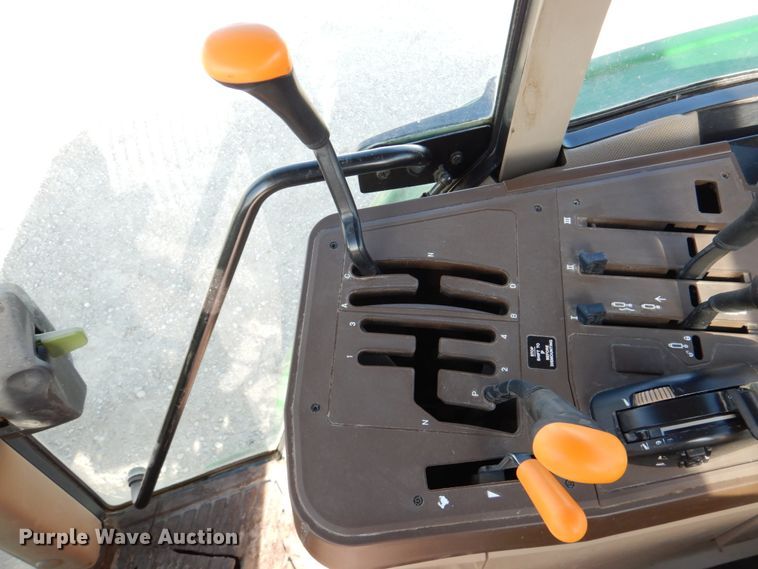 image for item DN2642 2002 John Deere 6405  tractor