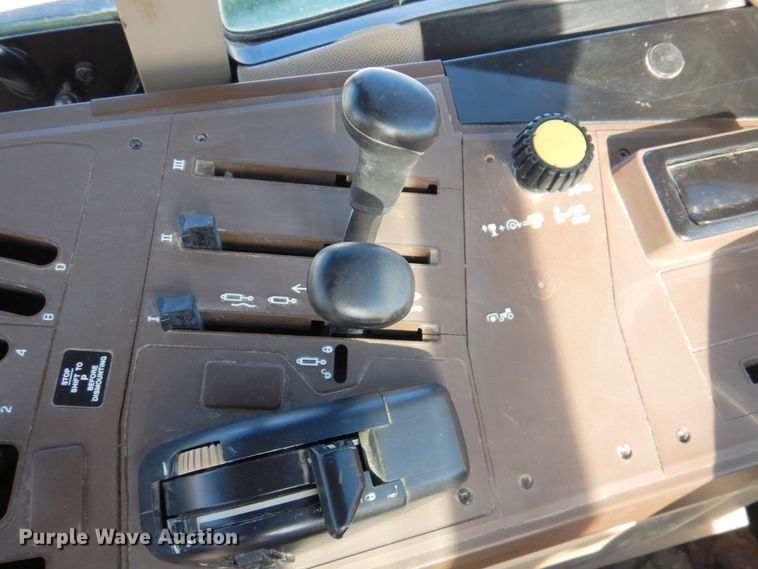 image for item DN2642 2002 John Deere 6405  tractor