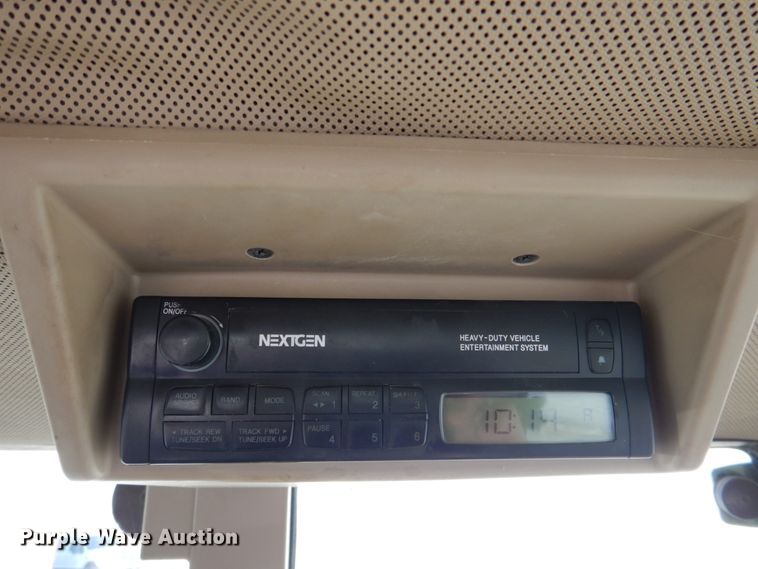 image for item DN2642 2002 John Deere 6405  tractor