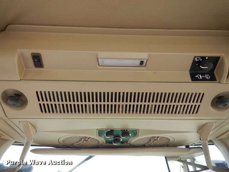 image for item DN2642 2002 John Deere 6405  tractor