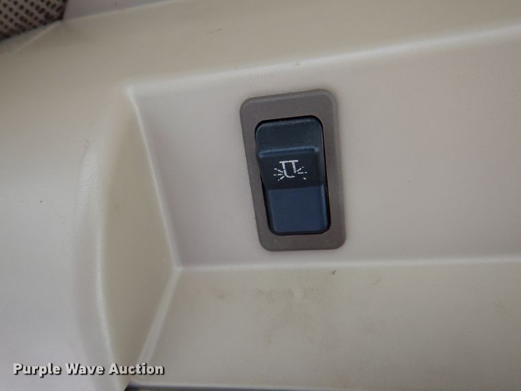 image for item DN2642 2002 John Deere 6405  tractor