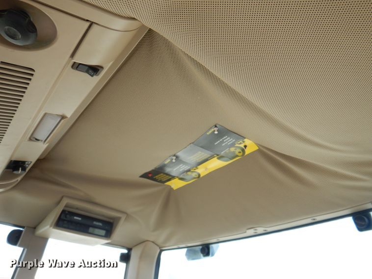 image for item DN2642 2002 John Deere 6405  tractor