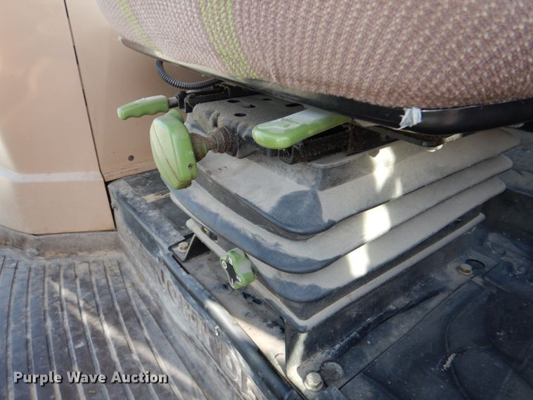 image for item DN2642 2002 John Deere 6405  tractor