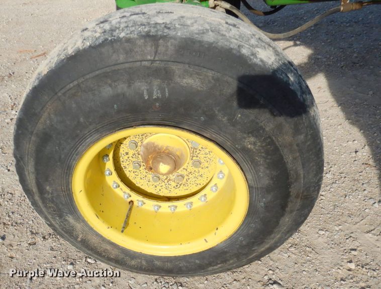 image for item DN2642 2002 John Deere 6405  tractor