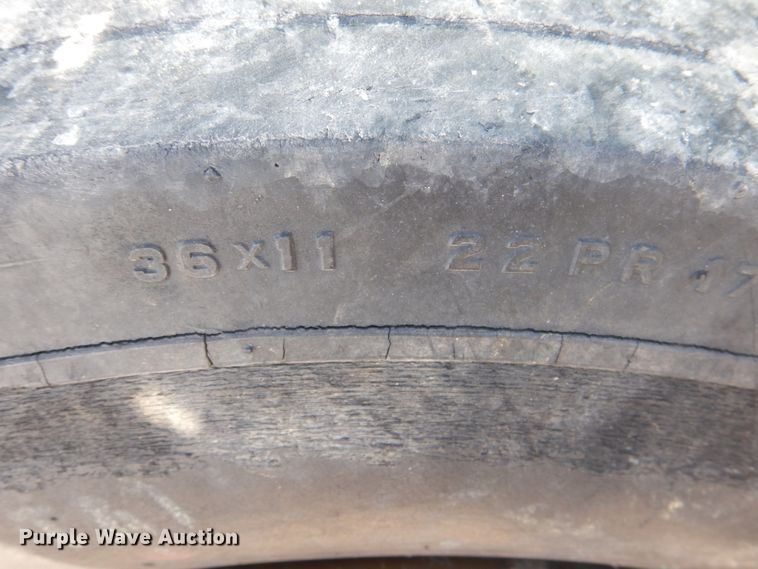 image for item DN2642 2002 John Deere 6405  tractor