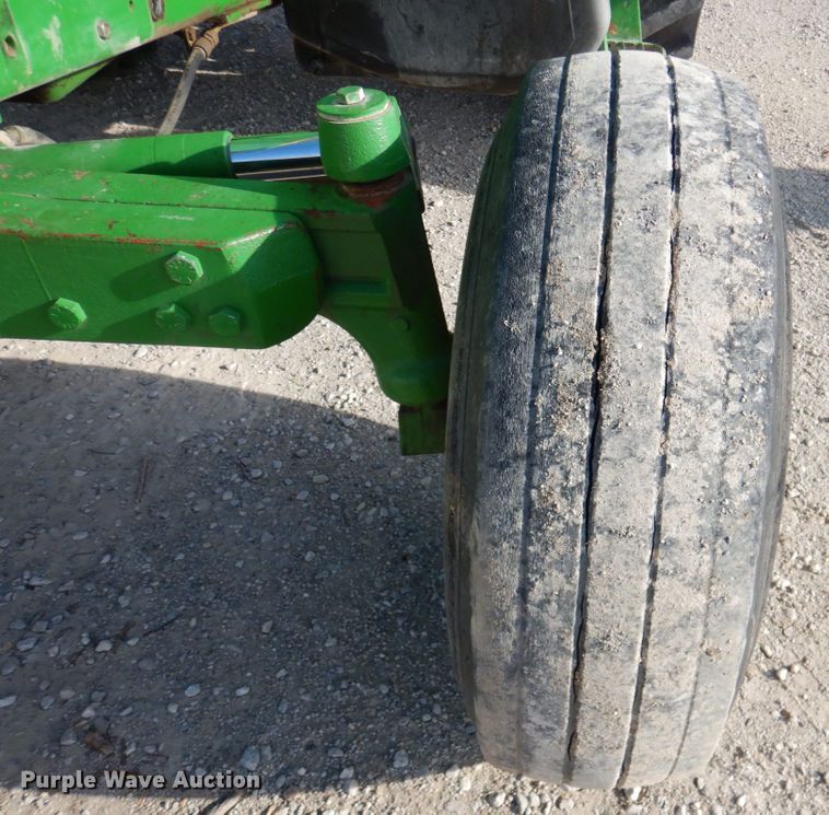 image for item DN2642 2002 John Deere 6405  tractor