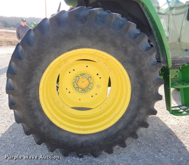 image for item DN2642 2002 John Deere 6405  tractor