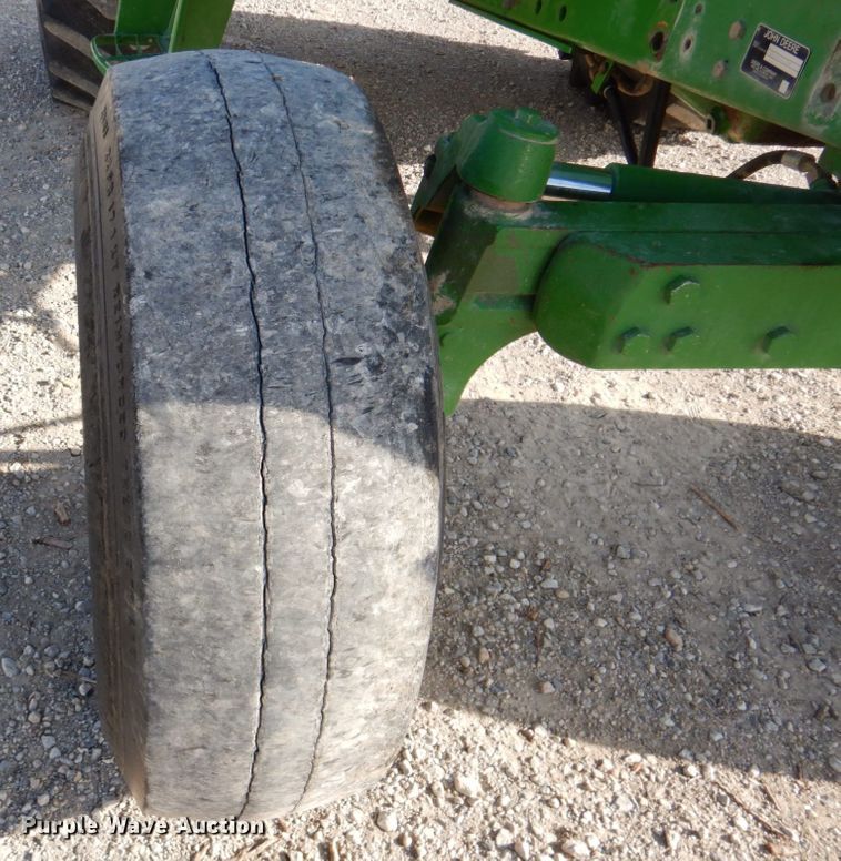 image for item DN2642 2002 John Deere 6405  tractor