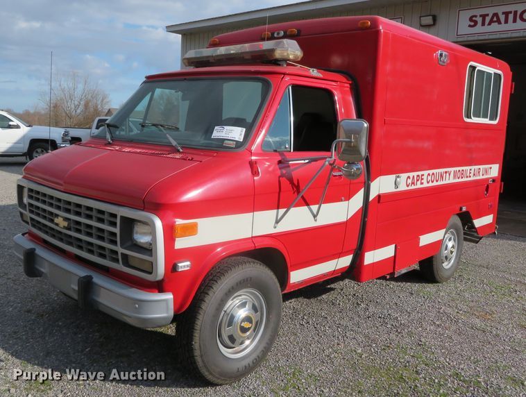 image for item DN7852 1993 Chevrolet G30  emergency vehicle