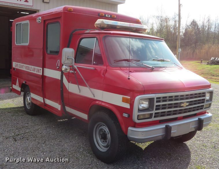 image for item DN7852 1993 Chevrolet G30  emergency vehicle