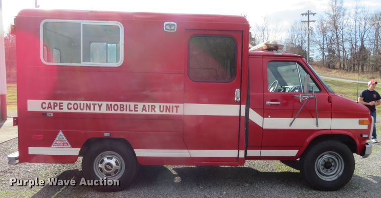 image for item DN7852 1993 Chevrolet G30  emergency vehicle