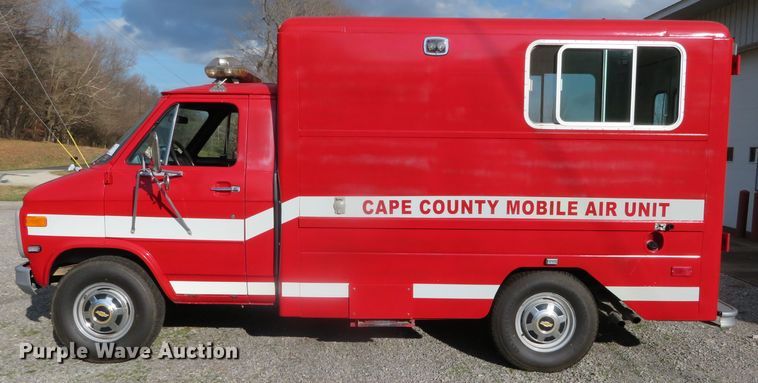 image for item DN7852 1993 Chevrolet G30  emergency vehicle