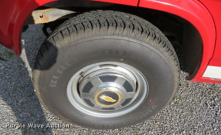 image for item DN7852 1993 Chevrolet G30  emergency vehicle