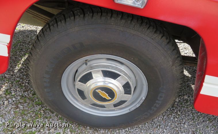 image for item DN7852 1993 Chevrolet G30  emergency vehicle