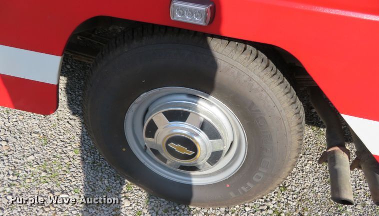 image for item DN7852 1993 Chevrolet G30  emergency vehicle