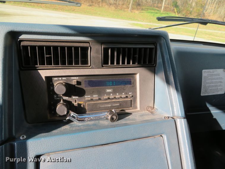 image for item DN7852 1993 Chevrolet G30  emergency vehicle