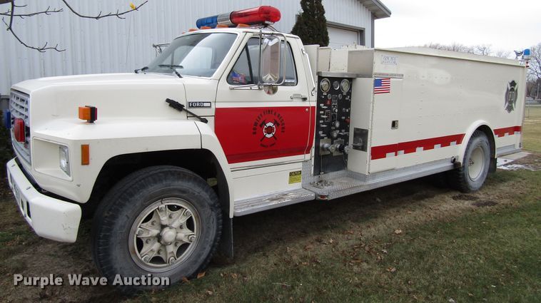 image for item EV9376 1985 Ford F700  pumper fire truck