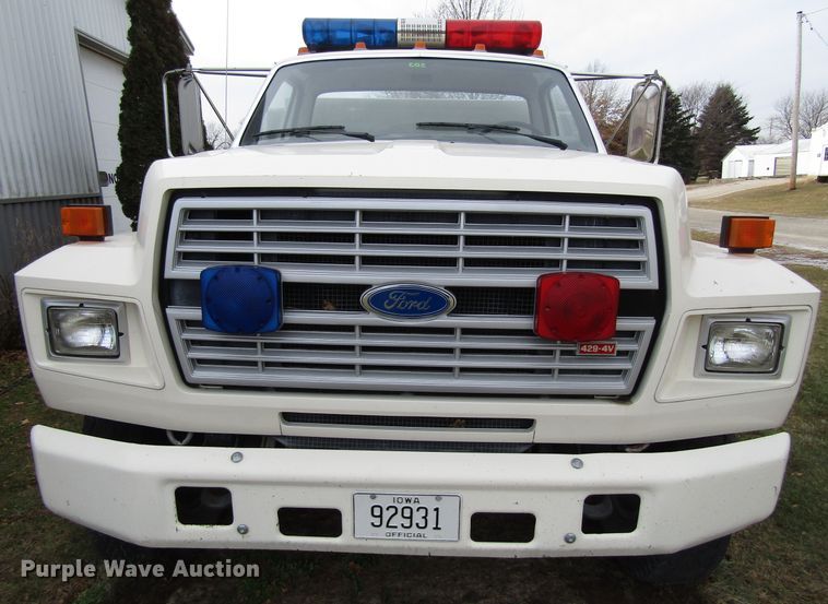 image for item EV9376 1985 Ford F700  pumper fire truck