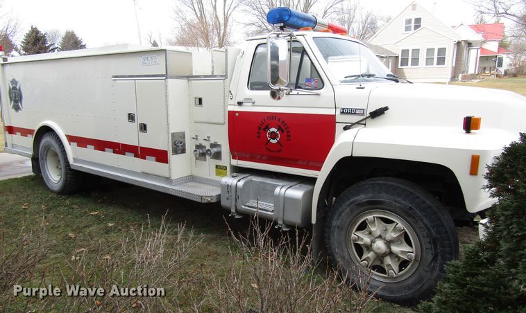 image for item EV9376 1985 Ford F700  pumper fire truck
