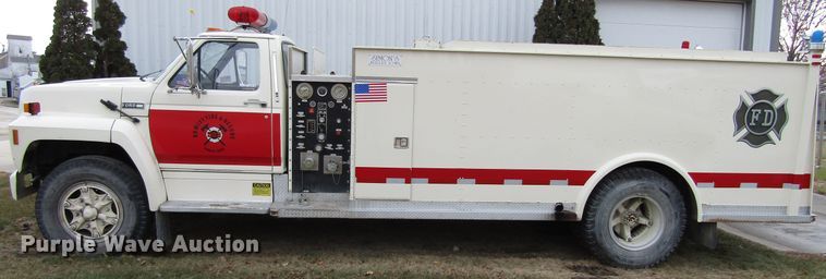 image for item EV9376 1985 Ford F700  pumper fire truck