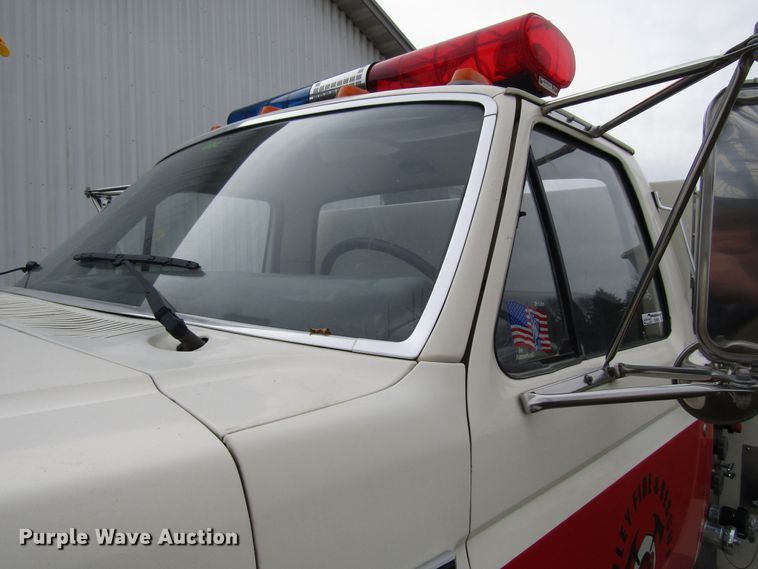 image for item EV9376 1985 Ford F700  pumper fire truck