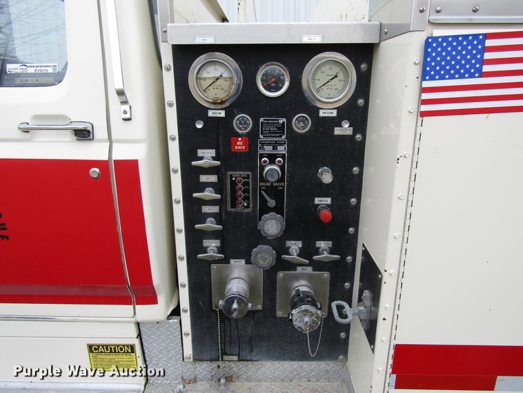 image for item EV9376 1985 Ford F700  pumper fire truck
