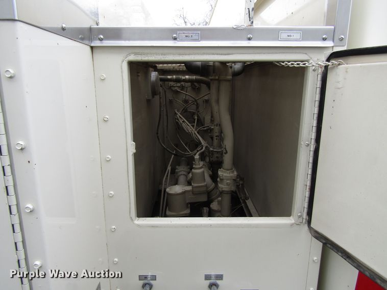 image for item EV9376 1985 Ford F700  pumper fire truck