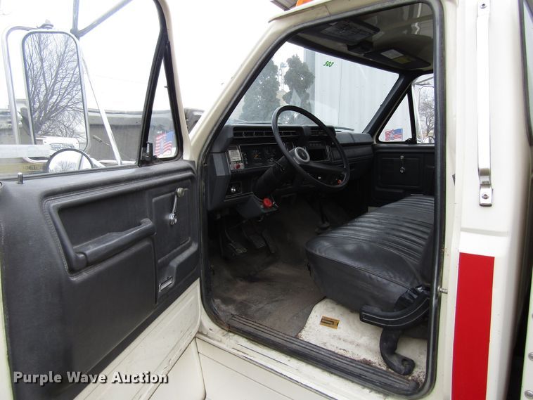 image for item EV9376 1985 Ford F700  pumper fire truck