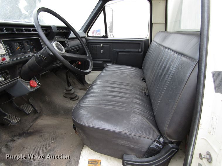 image for item EV9376 1985 Ford F700  pumper fire truck