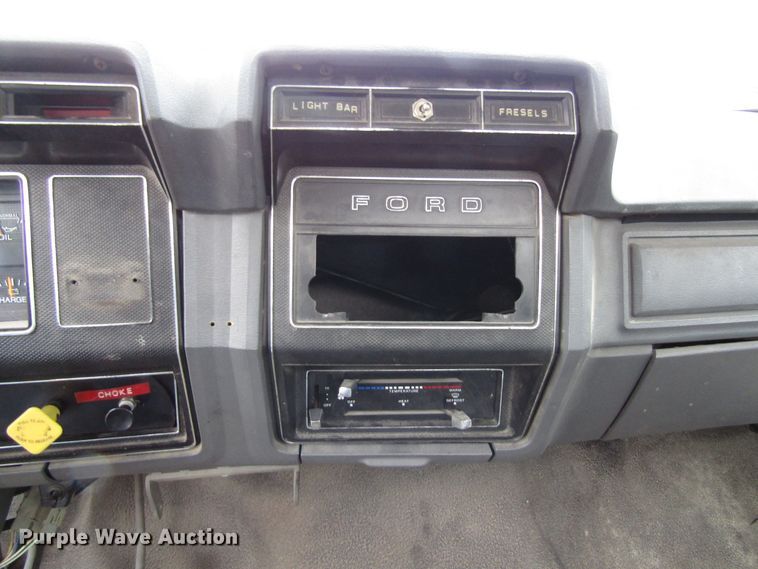 image for item EV9376 1985 Ford F700  pumper fire truck