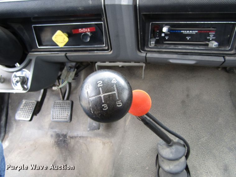 image for item EV9376 1985 Ford F700  pumper fire truck