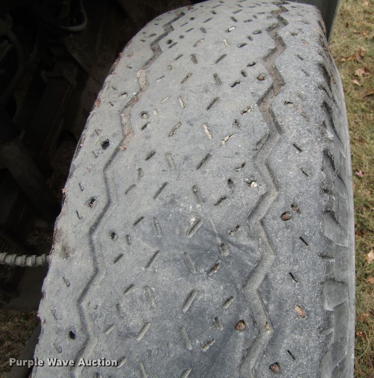 image for item EV9376 1985 Ford F700  pumper fire truck