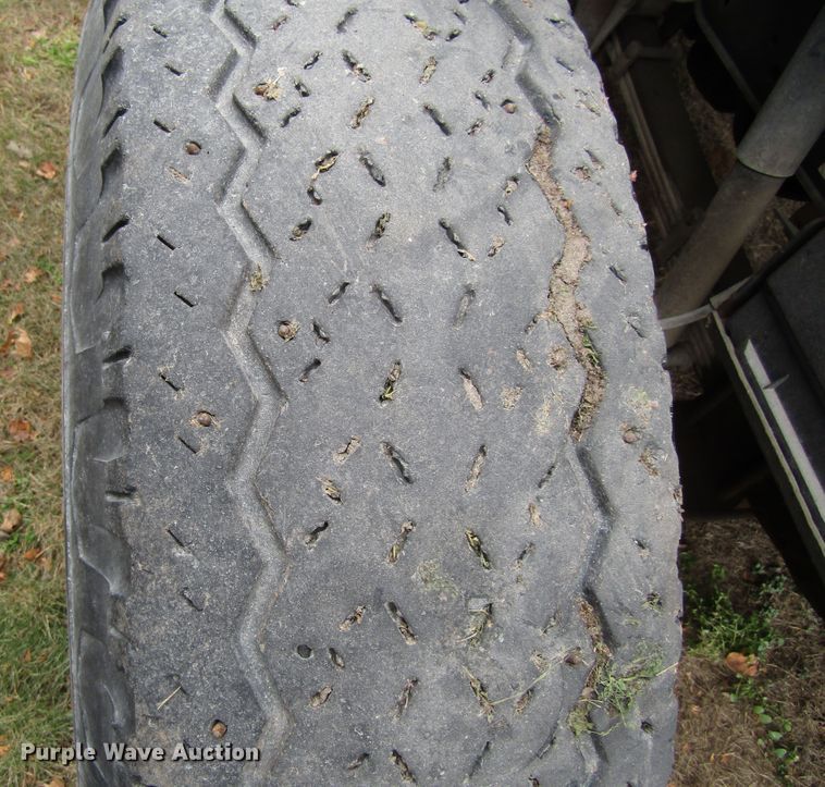 image for item EV9376 1985 Ford F700  pumper fire truck