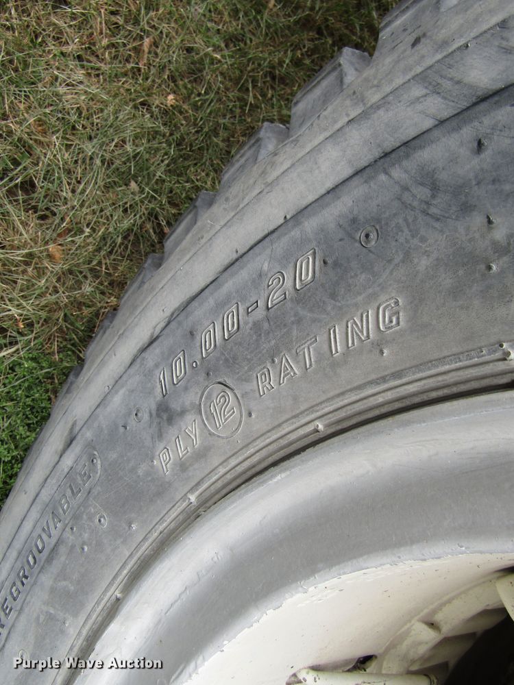 image for item EV9376 1985 Ford F700  pumper fire truck