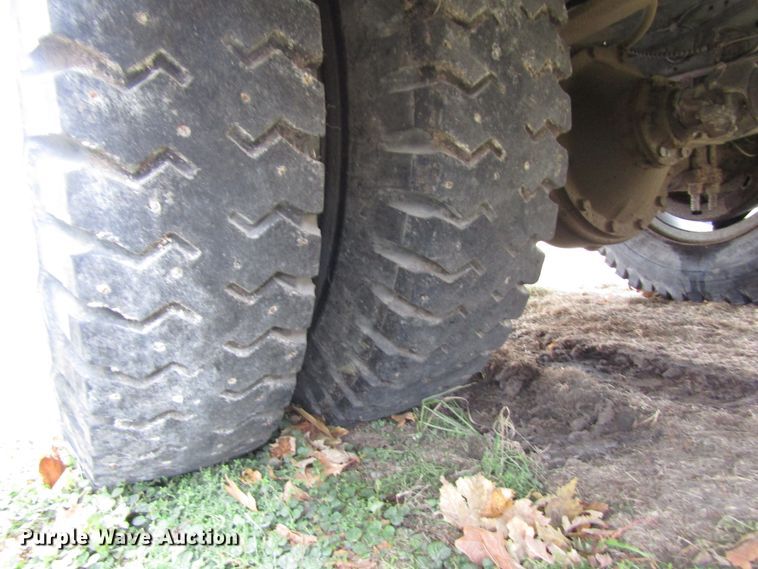 image for item EV9376 1985 Ford F700  pumper fire truck