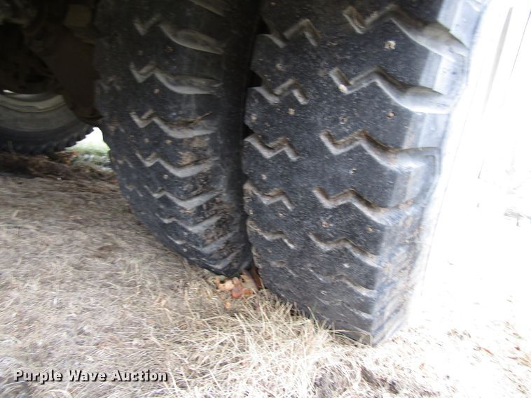 image for item EV9376 1985 Ford F700  pumper fire truck