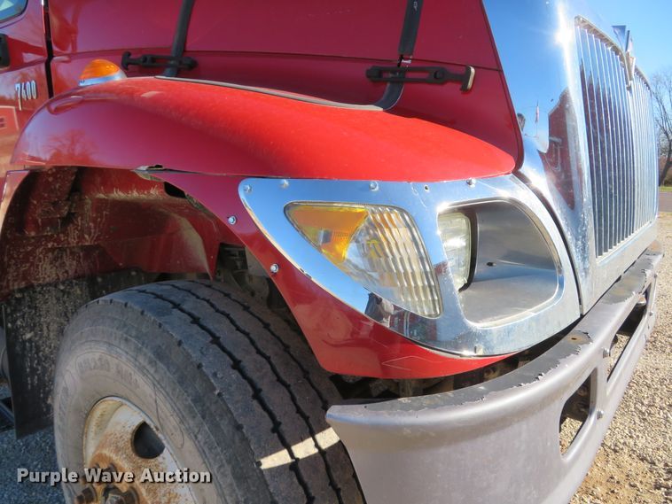 image for item FP9490 2005 International 7400  dump truck