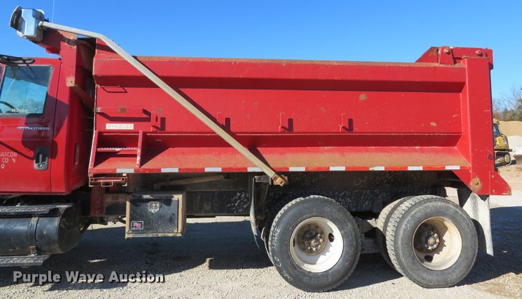 image for item FP9490 2005 International 7400  dump truck