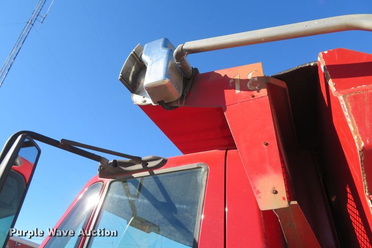 image for item FP9490 2005 International 7400  dump truck