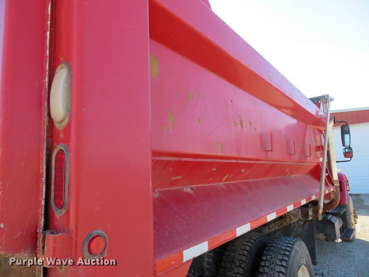 image for item FP9490 2005 International 7400  dump truck