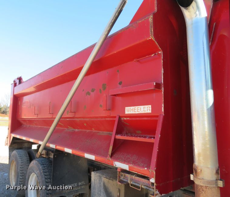 image for item FP9490 2005 International 7400  dump truck