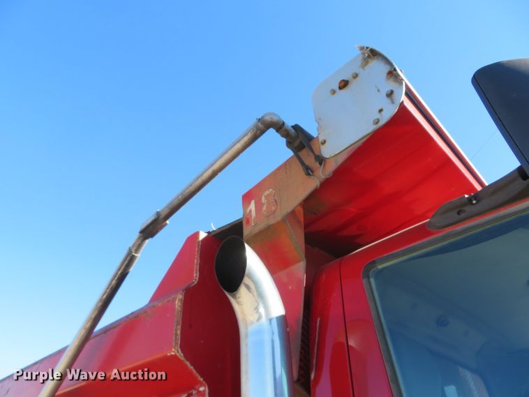 image for item FP9490 2005 International 7400  dump truck