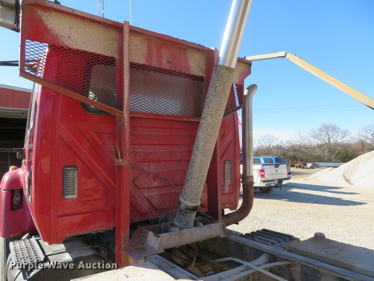 image for item FP9490 2005 International 7400  dump truck