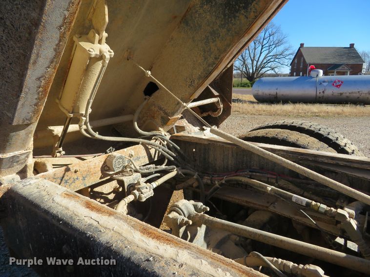 image for item FP9490 2005 International 7400  dump truck