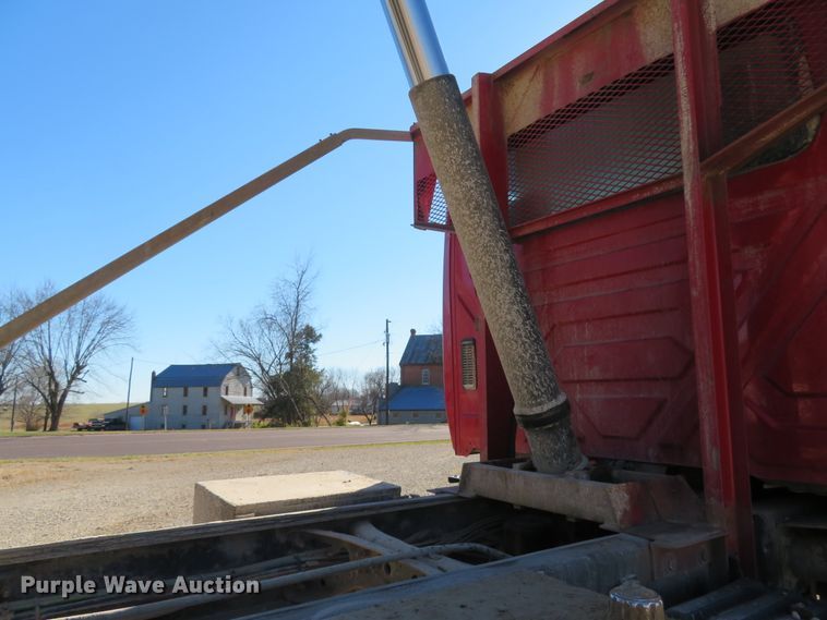 image for item FP9490 2005 International 7400  dump truck