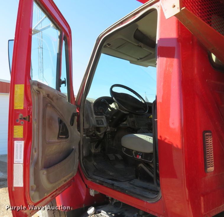 image for item FP9490 2005 International 7400  dump truck