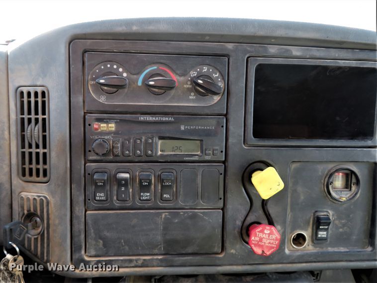 image for item FP9490 2005 International 7400  dump truck