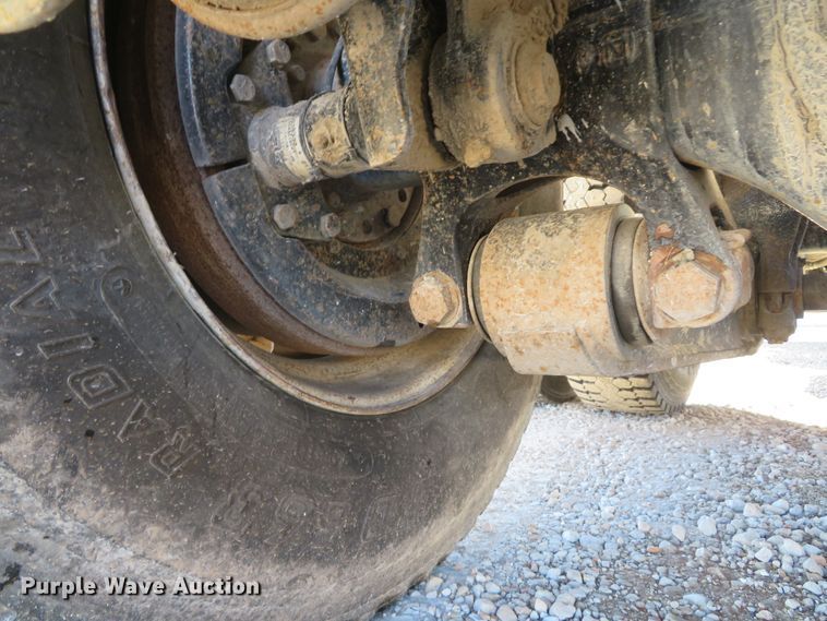 image for item FP9490 2005 International 7400  dump truck